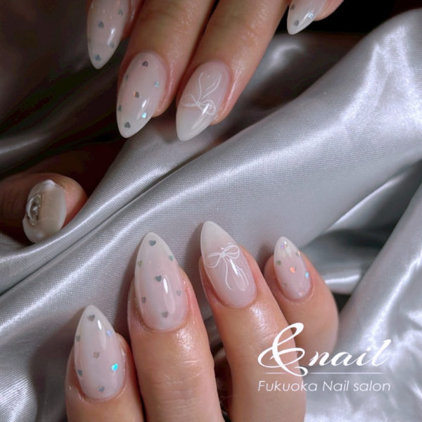 リボンとハートのネイルデザイン