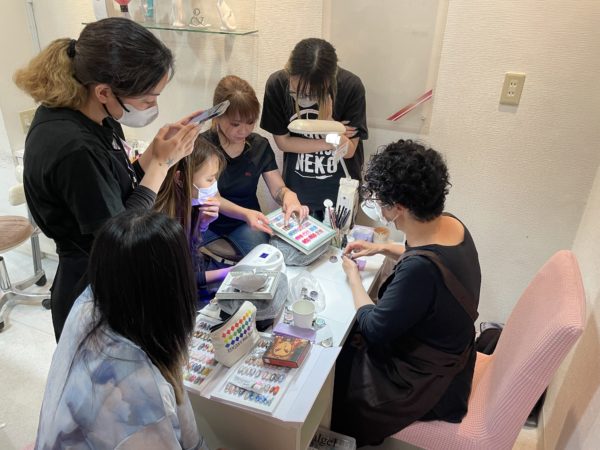 ネイルの勉強風景