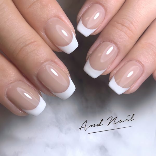 ホワイトフレンチネイル 福岡