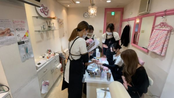 福岡アンドネイルの練習風景