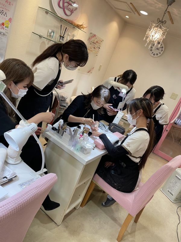 福岡アンドネイルのネイル成分の勉強会