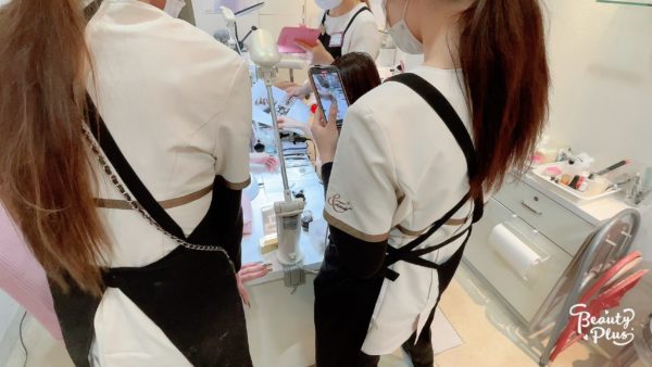 福岡アンドネイルの技術向上練習会風景
