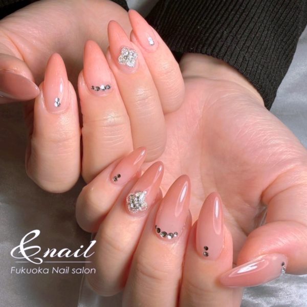 大人のグラデーションネイル