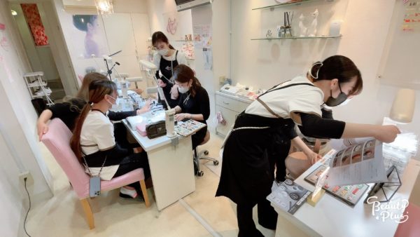 福岡アンドネイルの技術向上練習会の風景