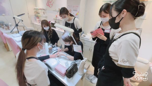 福岡アンドネイルの技術向トレーニング
