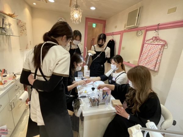 福岡アンドネイルの技術向上トレーニング