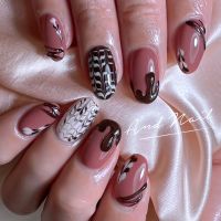 個性いっぱい、チョコ垂れネイル