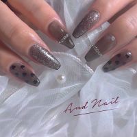 透け感を与えて心地よく・シースルーネイル