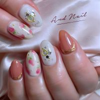 いちごモチーフ春ネイル