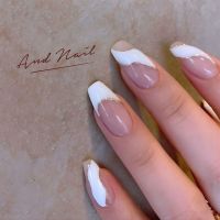 お洒落でカッコいい！変形フレンチネイル