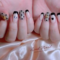 甘くなり過ぎないブラックガーリーネイル