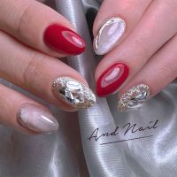 、大人女子にぴったりのマグネットネイルとミラーネイルの楽しみ方をご紹介します。