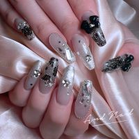 上品×華やかを極めた、ブラックレースとビジューの大人ネイル✨