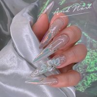 透明感あふれるスカルプに、オーロラフィルムとミラーデザインを合わせた夏ネイル。