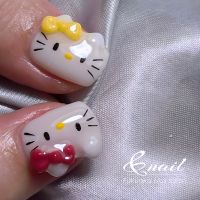 親指 キティーちゃんネイル。お耳の形までこだわった3Dアートで、指先がとびきり可愛く仕上がりました♡