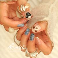 短い爪はデザインが限られると思われがちですが、実際には無限の可能性があります。