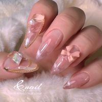 福岡アンドネイルでは、肌なじみの良いピンクやコーラル、ダスティーピンクなど、トーンにこだわったカラーデザインを提案しています。ネイルが初めての方や、オフィスネイルとして上品に仕上げたい方にもおすすめです。