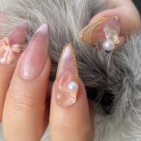 福岡アンドネイルでは、肌なじみの良いピンクやコーラル、ダスティーピンクなど、トーンにこだわったカラーデザインを提案しています。