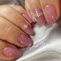 福岡アンドネイルでは、デザインだけでなくフォルムの美しさを大切にしています。爪のアーチや厚みのバランスを細かく整えることで、シンプルなデザインでも圧倒的に美しい仕上がりに。