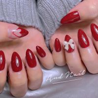 ボルドーは赤系カラーの中でも主張しすぎず、指先をすっと長く、きれいに見せてくれる色。福岡のネイルサロンでも、大人のネイルとして安定した人気があります。