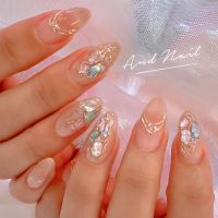 春になると、指先の印象を少し軽やかに変えたくなる方が増えてきます。ネイルを楽しみたい気持ちはあるけれど、派手すぎるデザインは仕事や年齢的に少し抵抗がある。そんな声をお客様からよく聞きます。