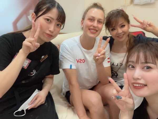 水泳選手、福岡アンドネイル